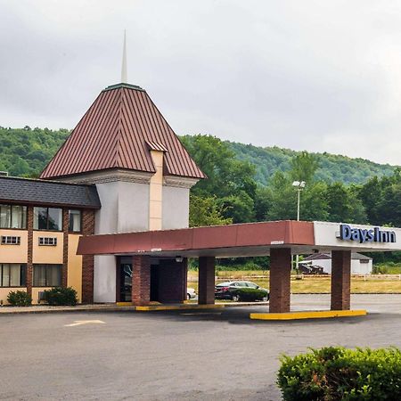 Days Inn By Wyndham Berlin Meriden Luaran gambar