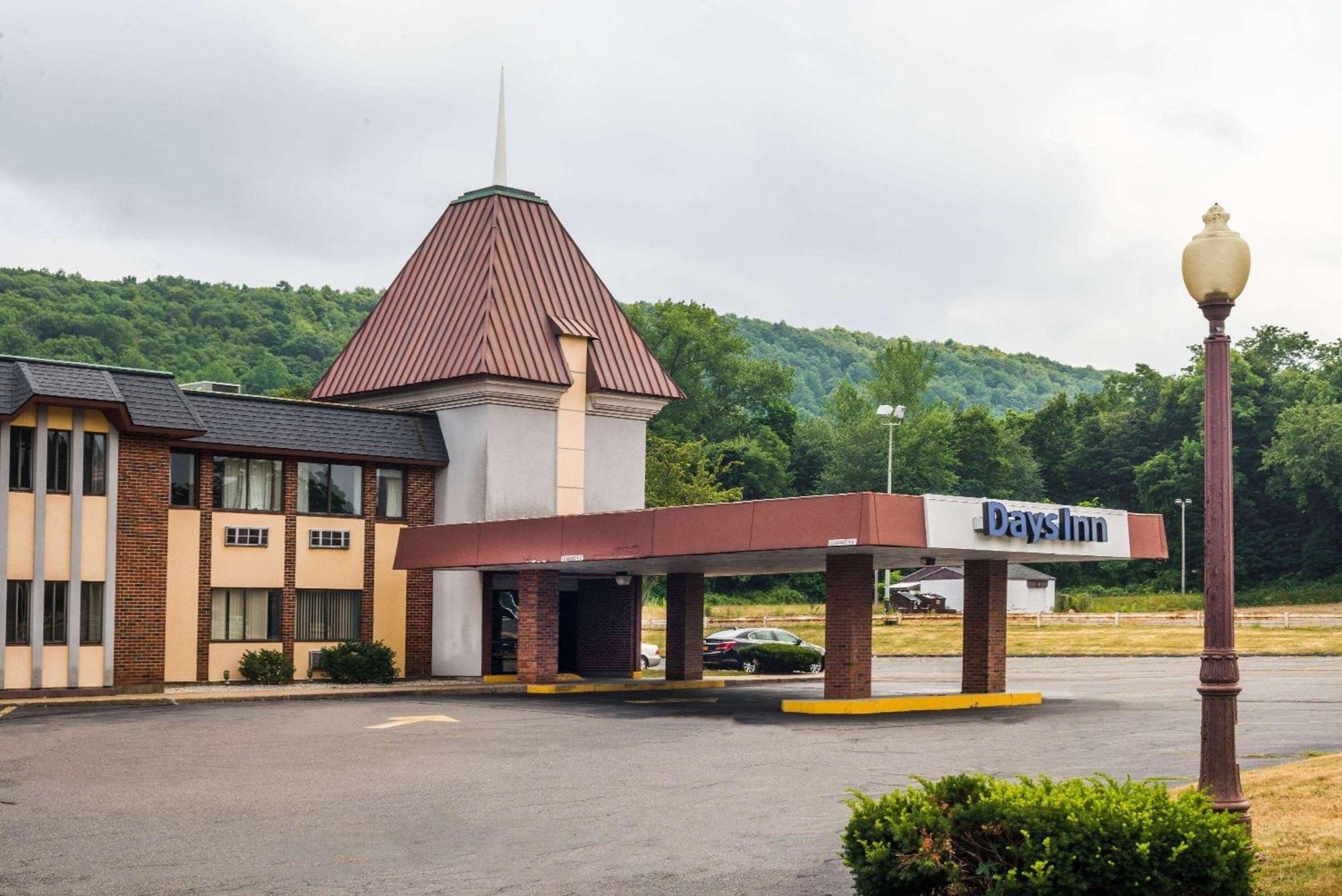 Days Inn By Wyndham Berlin Meriden Luaran gambar